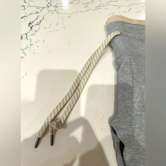 Vuori Women’s Vibe elevation legging size small - Picture 8 of 13